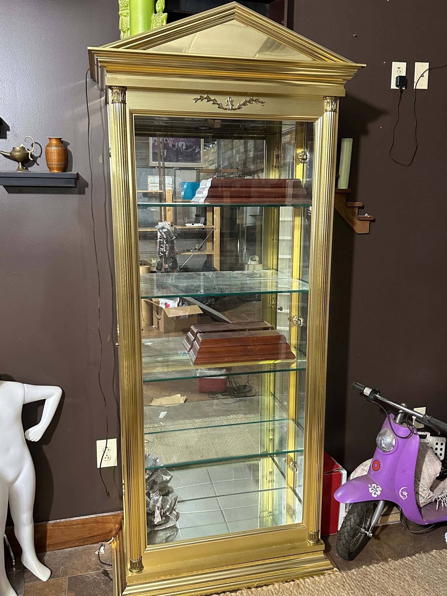 Glass Display Case, Locking, Overhead Light