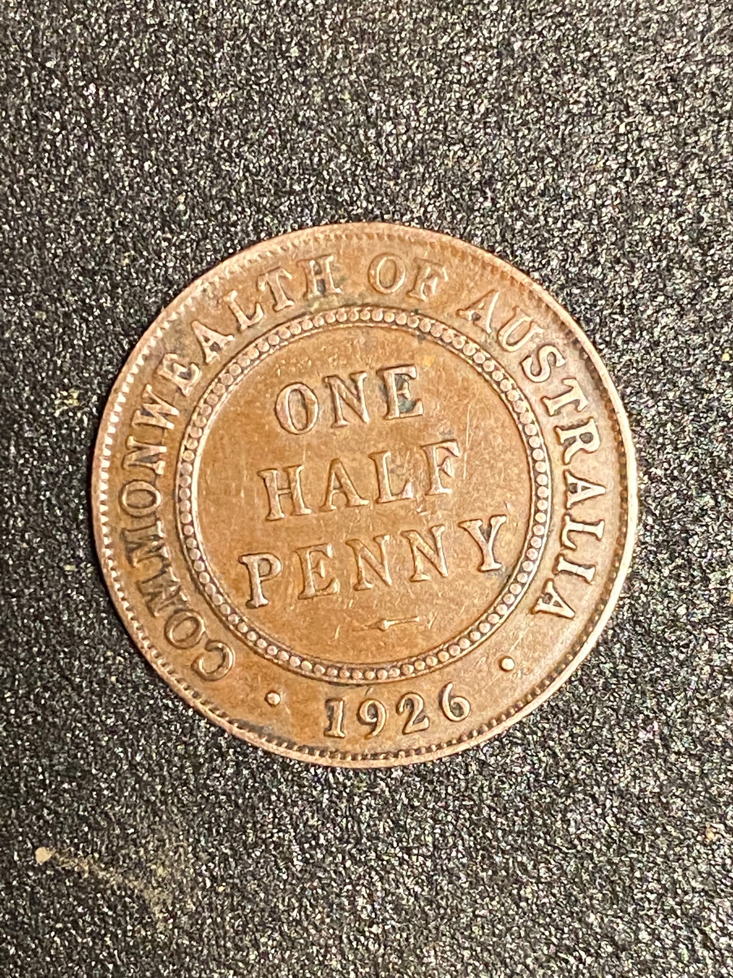 1926 Australian Predecimal Coin. KGV (1/2) Half Penny. x 1 Coin Ungraded