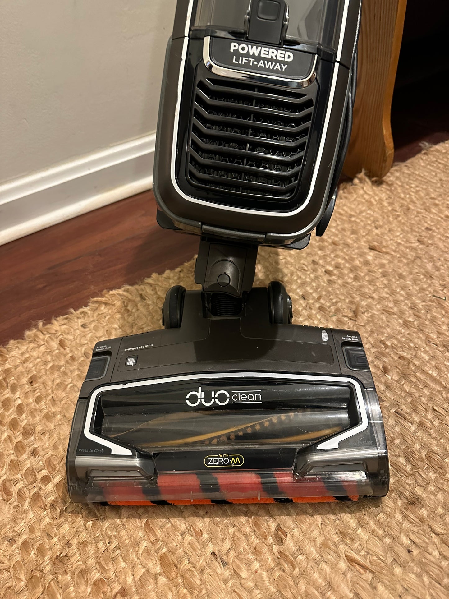 Used- Like New Shark APEX DuoClean Zero-M Lift-Away AZ1002 Vacuum