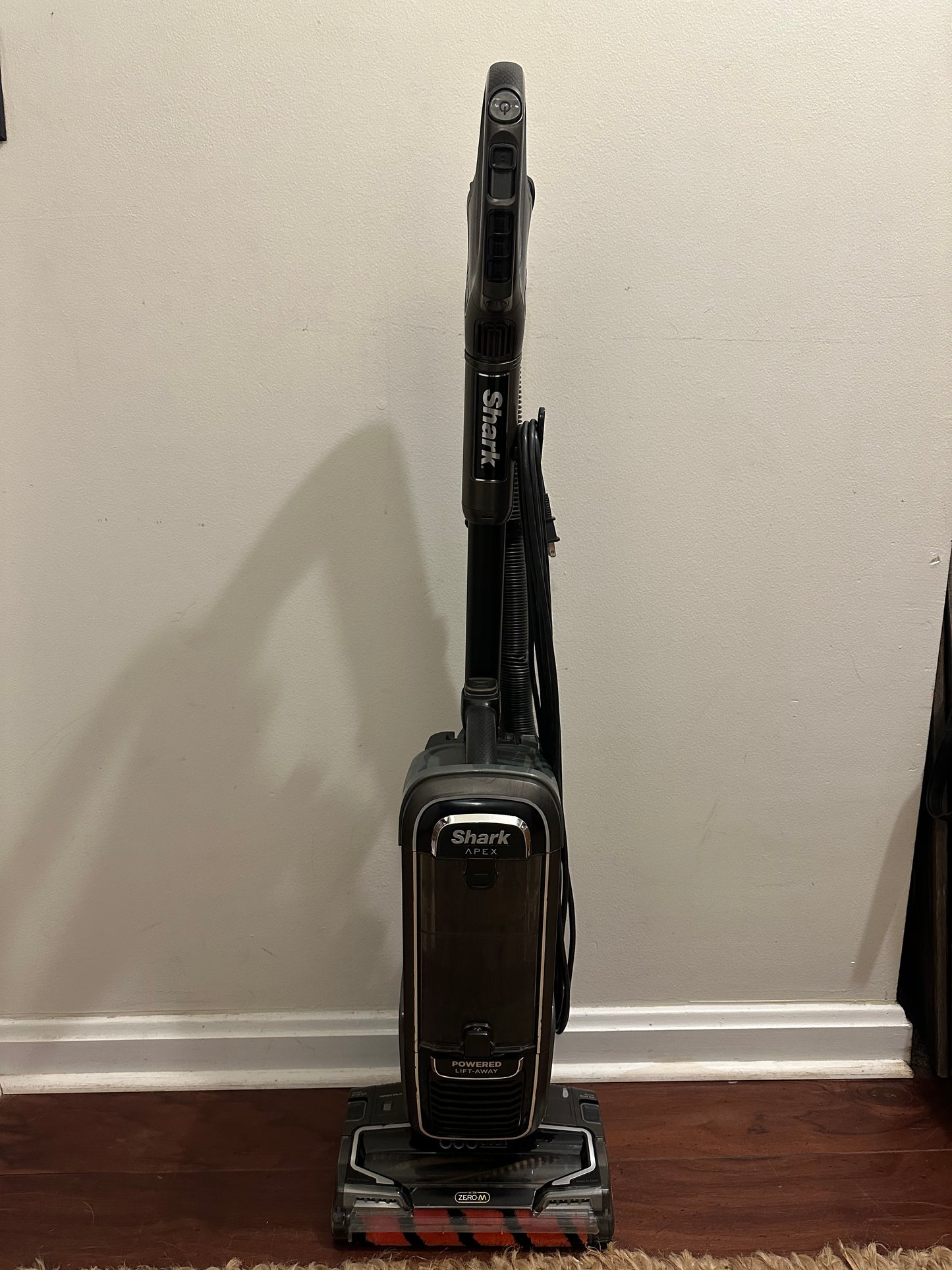 Used- Like New Shark APEX DuoClean Zero-M Lift-Away AZ1002 Vacuum