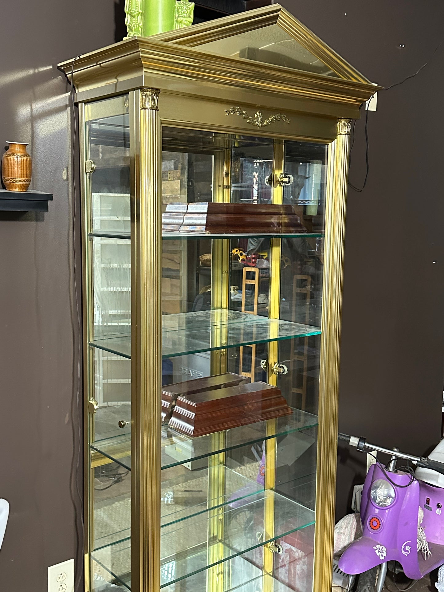 Glass Display Case, Locking, Overhead Light
