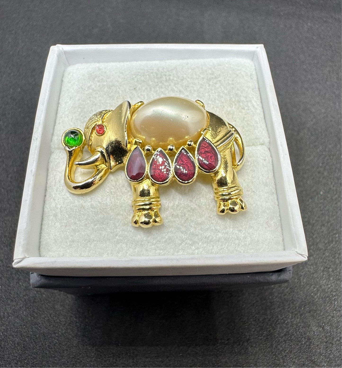 Vintage TRIFARI Gold Colored Moghul Elephant Brooch Pin Signed