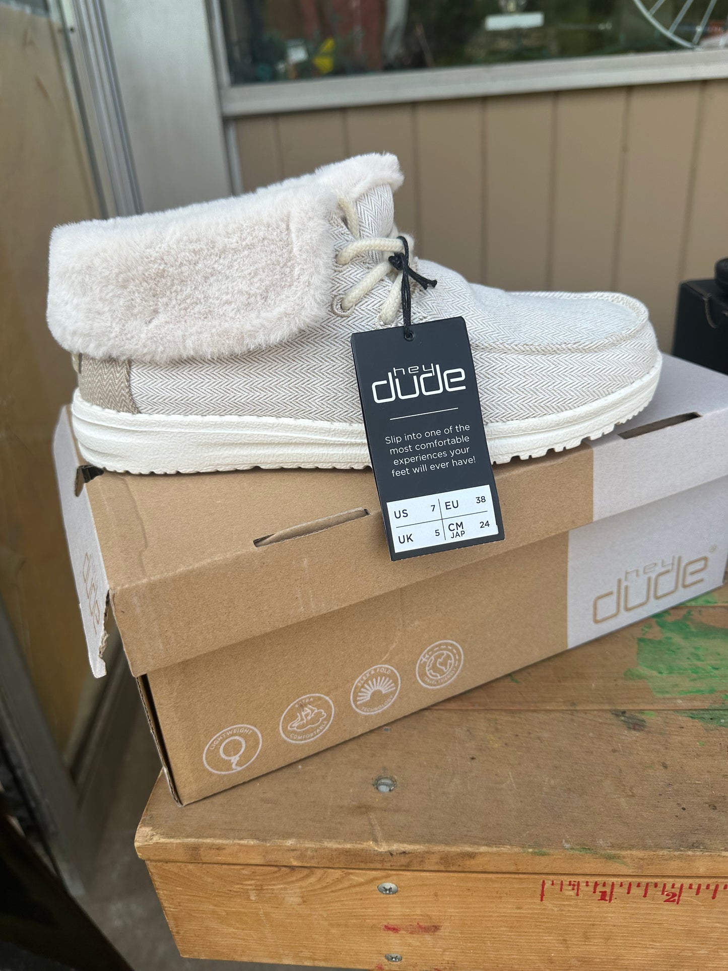 **BRAND NEW** HEYDUDE Britt Herringbone Cream Women's Size 7