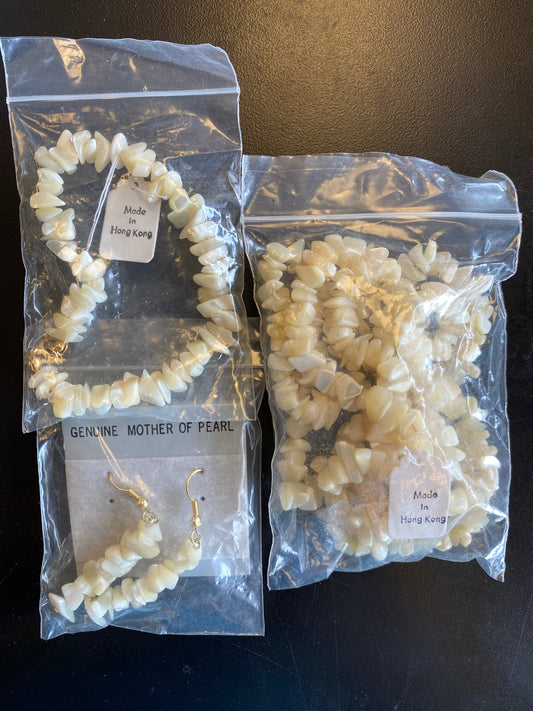 Mother Of Pearl Shell Chip Necklace, Braclet & Dangle Earrings Set of 3 VTG